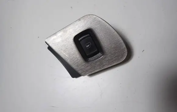 Skoda Octavia Mk1 (1U) Electric window control switch 3B0959855