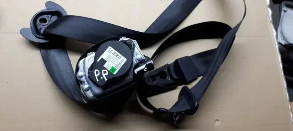 Audi A4 S4 B9 8W Front seatbelt