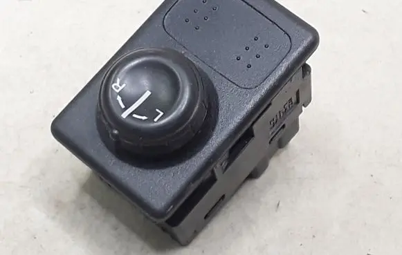 Nissan Almera Tino Wing mirror switch