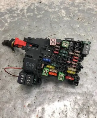 Volkswagen Touran III Fuse module 5Q0937615C