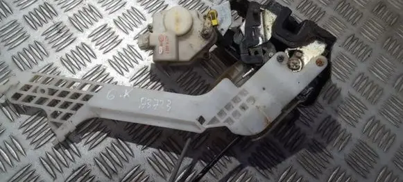 Hyundai Elantra Rear door lock