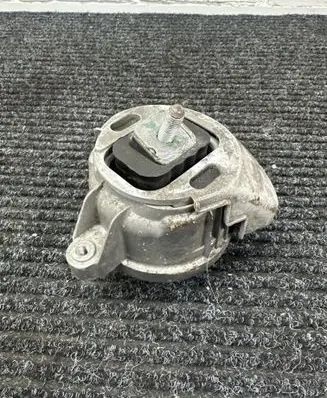 Engine mount bracket