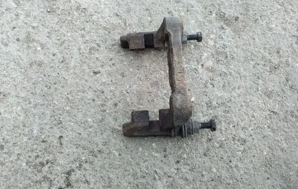 Seat Leon (1M) Brake caliper pad carrier rear 