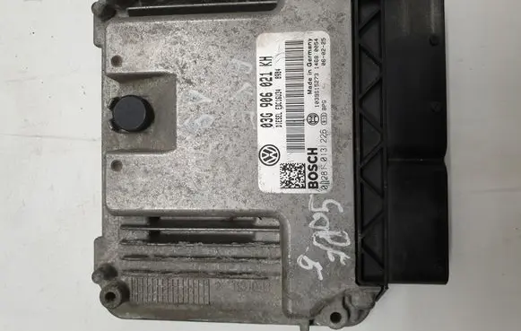 Volkswagen Golf V Engine control unit/module 03G906021KH 0281013226