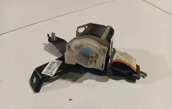 Subaru B9 Tribeca Middle seatbelt (rear) 2026009