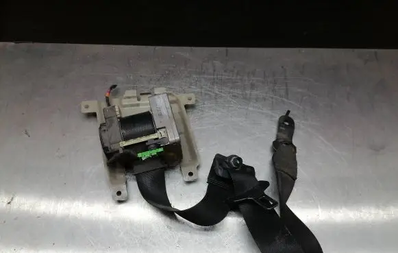 Mercedes-Benz C W203 Front seatbelt 233022688D