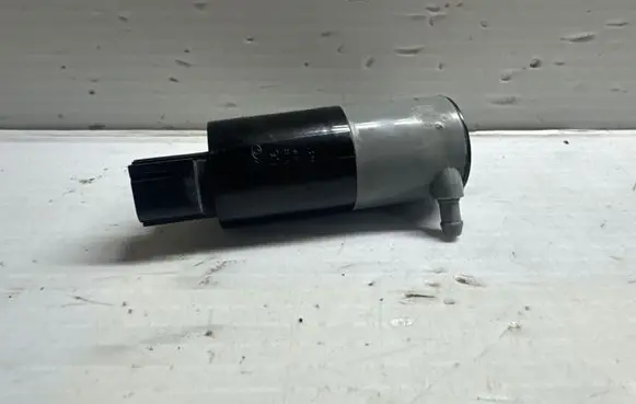 Volvo XC40 Windscreen/windshield washer pump 31693156