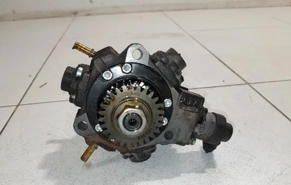 Renault Koleos I Fuel injection high pressure pump 0445010223 CRCP1H3L7010789S
