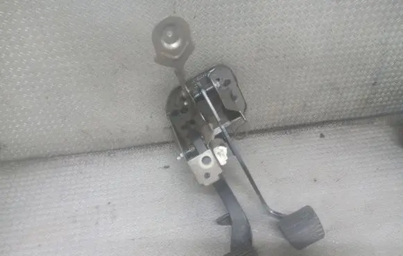 Peugeot 206+ Pedal assembly 58305480A