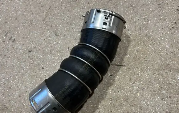 BMW 3 G20 G21 Intercooler hose/pipe 8572861