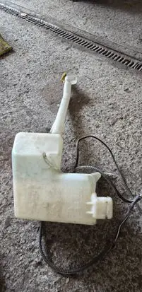 Opel Vivaro Windshield washer fluid reservoir/tank 8200207532
