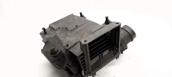 Mercedes-Benz CLA C117 X117 W117 Air filter box A6450900001
