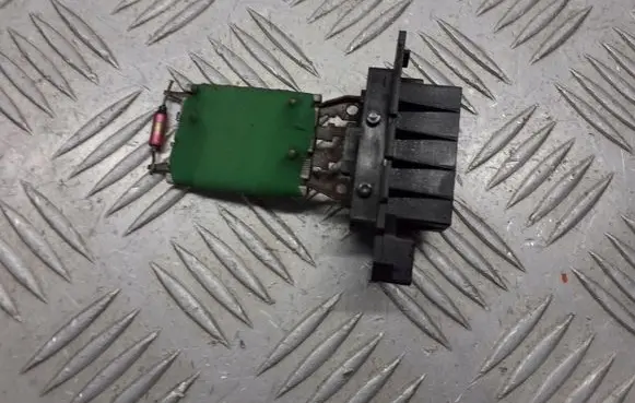 Opel Corsa D Heater blower fan relay 
