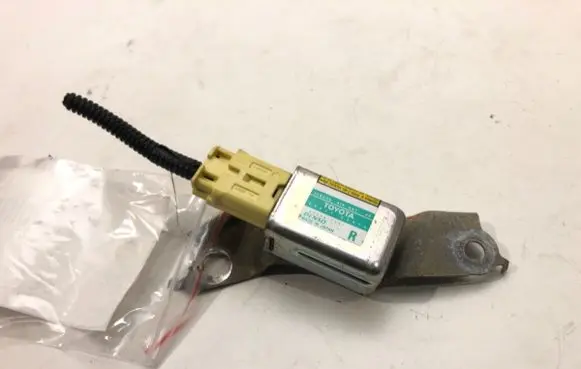 Lexus RX 330 - 350 - 400H Airbag deployment crash/impact sensor 89833-0E010