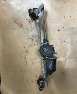 Toyota Prius (NHW20) Front wiper linkage and motor 8511047080
