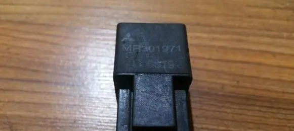 Mitsubishi Pajero Other relay mr301971 d6319
