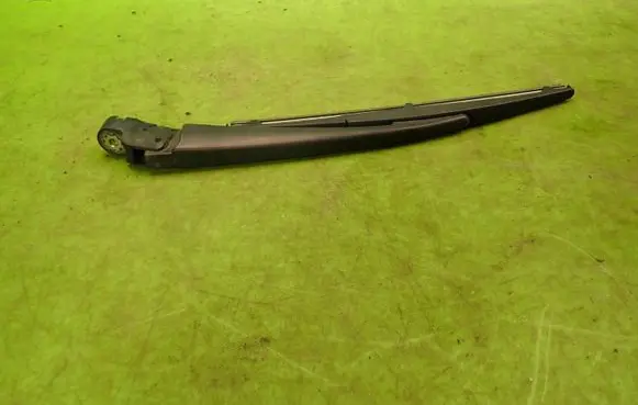 Suzuki SX4 Rear wiper blade arm 
