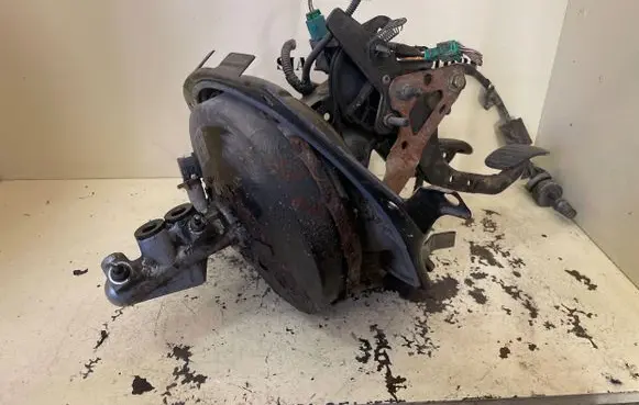Renault Kangoo I Brake booster 0204024413