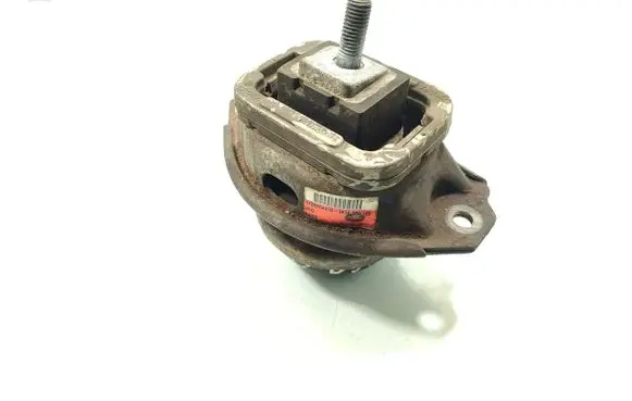 Land Rover Discovery 3 - LR3 Engine mount bracket KKB500441G