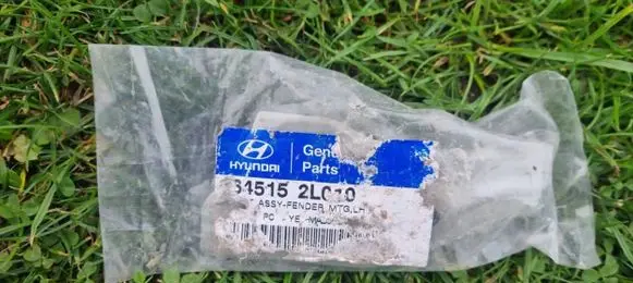 Hyundai i30 Fender mounting bracket 645152L010