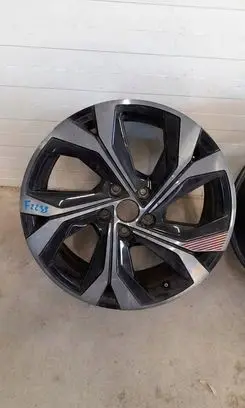 Renault Kadjar R18 alloy rim 