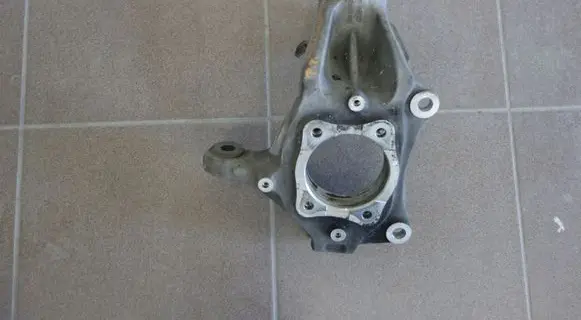 Alfa Romeo Giulietta Front wheel hub spindle knuckle 28A32206