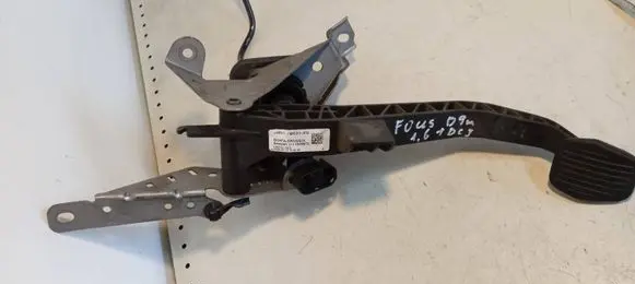 Ford Focus Clutch pedal 4M517B633XG 11184M07