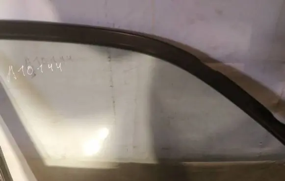 Suzuki Grand Vitara II Front door window glass four-door as2