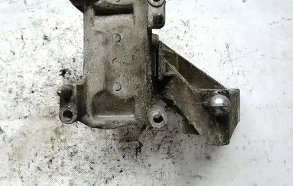 Opel Vectra C Gearbox mounting bracket 90496531