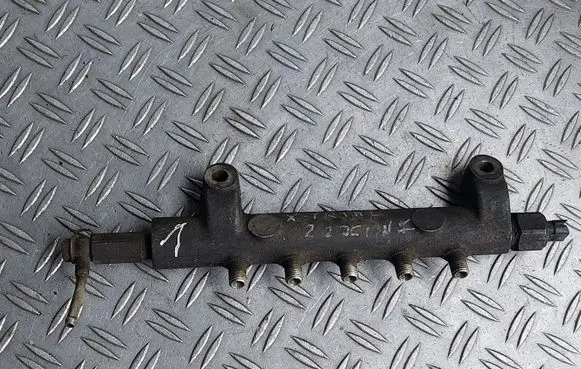 Nissan X-Trail T30 Fuel main line pipe