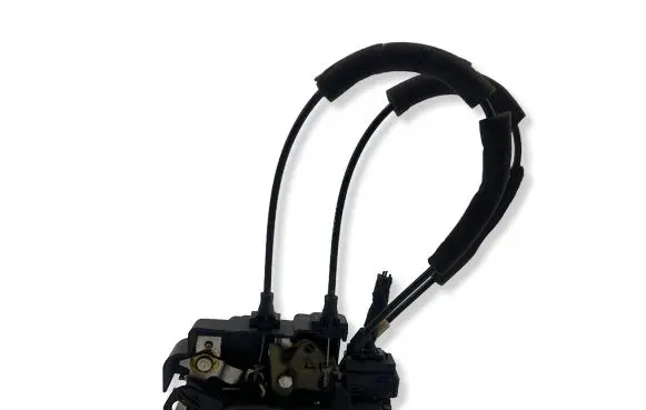 Chevrolet Captiva Front door lock 