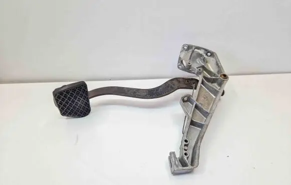 Mercedes-Benz SLC C107 Brake pedal 1072940801 A1072940801