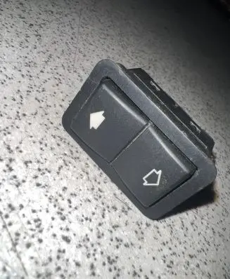 BMW 5 E39 Electric window control switch 8368974