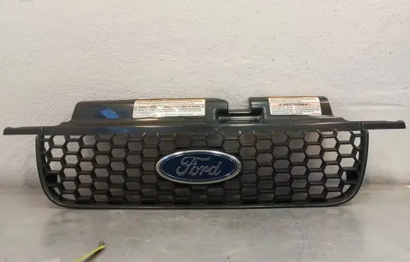 Ford Escape I Front bumper upper radiator grill 5L848150AEW