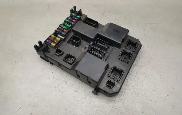 Peugeot 307 Fuse module 9651197580OR 9651197580 9651196880