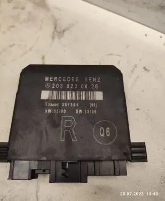 Mercedes-Benz C W203 Door central lock control unit/module 2038200826