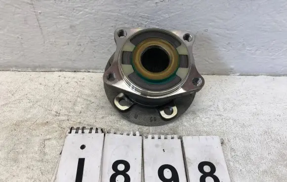 Volvo XC70 Rear wheel bearing hub 30748192
