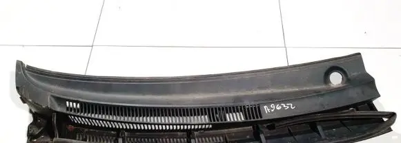 Toyota Auris 150 Wiper trim 5575102110 55751-02110