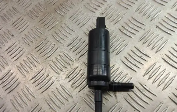 BMW X3 F25 Windscreen/windshield washer pump 7217792