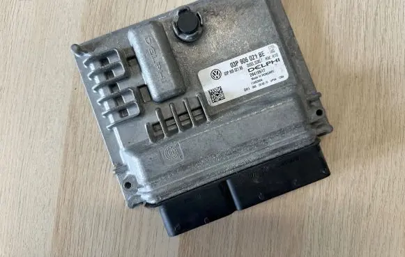 Volkswagen Polo V 6R Engine control unit/module 03P906021BE