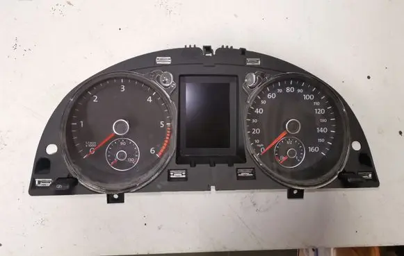Volkswagen PASSAT B6 Speedometer (instrument cluster) 3C0920972J