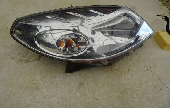Dacia Sandero Headlight/headlamp 8200733877 00323972 07008