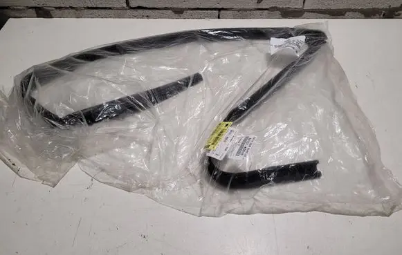 Toyota Yaris XP210 Front door rubber seal 68151-k0010