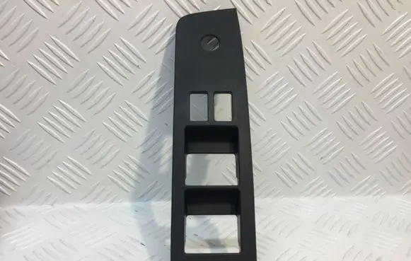 Nissan X-Trail T31 Front door window switch trim 80960JG0