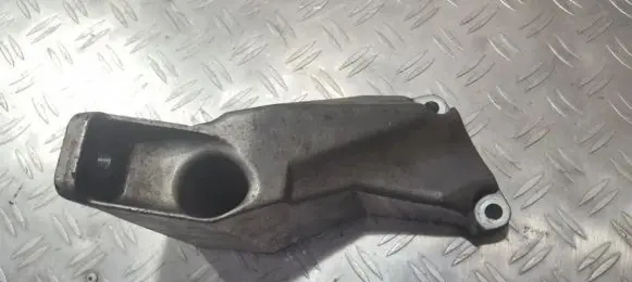 Volkswagen PASSAT B5 Engine mounting bracket 8d0199307p