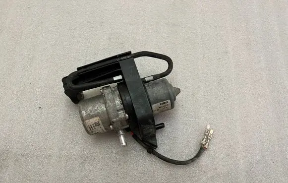 BMW 3 G20 G21 Vacuum pump 6880628 6873024