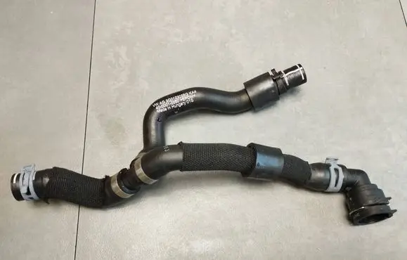 Volkswagen Tiguan Engine coolant pipe/hose 3Q0122058G