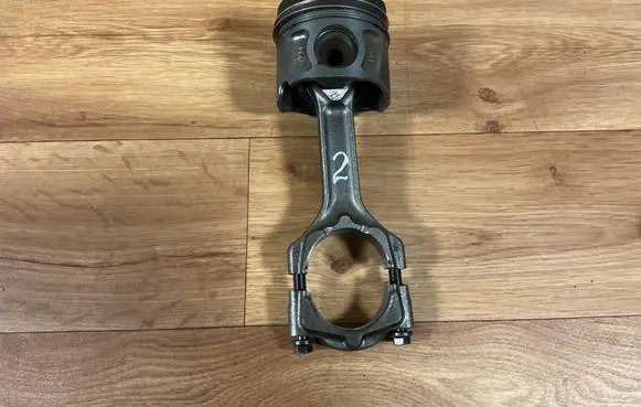 Opel Insignia A Piston with connecting rod 55574804