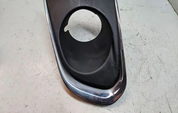 Chevrolet Trax Front fog light trim/grill 95015921