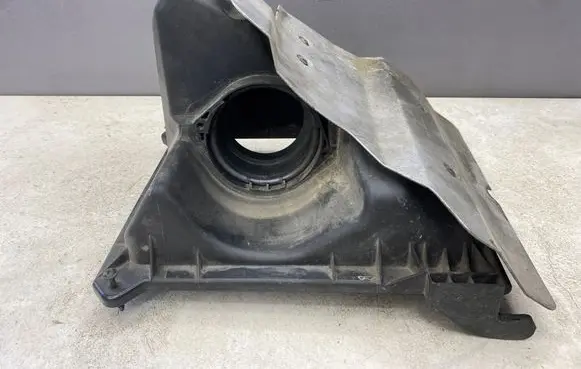 Audi A4 S4 B6 8E 8H Air filter box cover 038133837Q